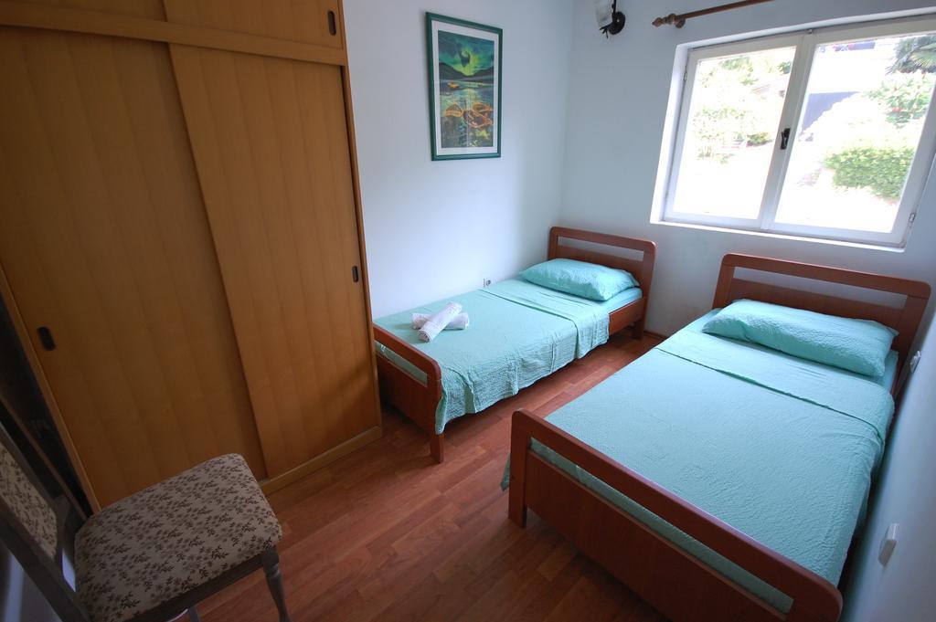 Apartment Mladan By El-Pi Tours Njivice Eksteriør billede