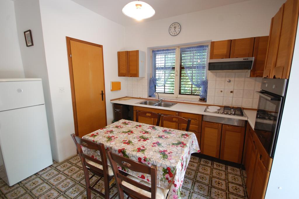 Apartment Mladan By El-Pi Tours Njivice Eksteriør billede
