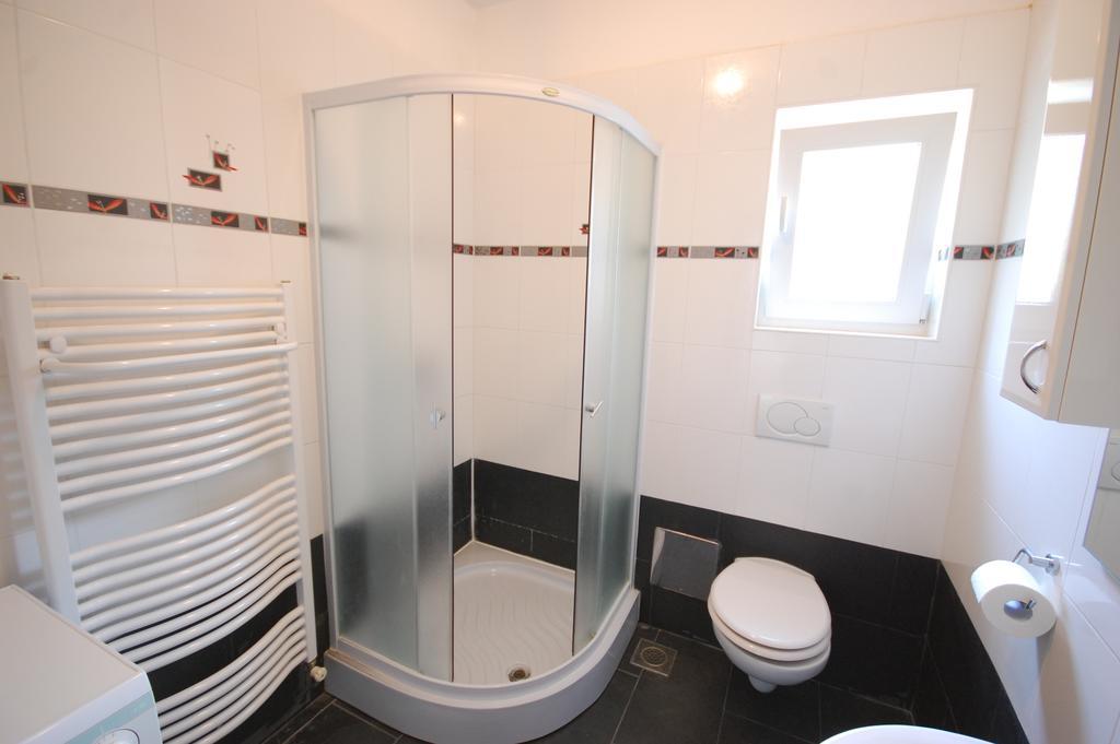 Apartment Mladan By El-Pi Tours Njivice Eksteriør billede