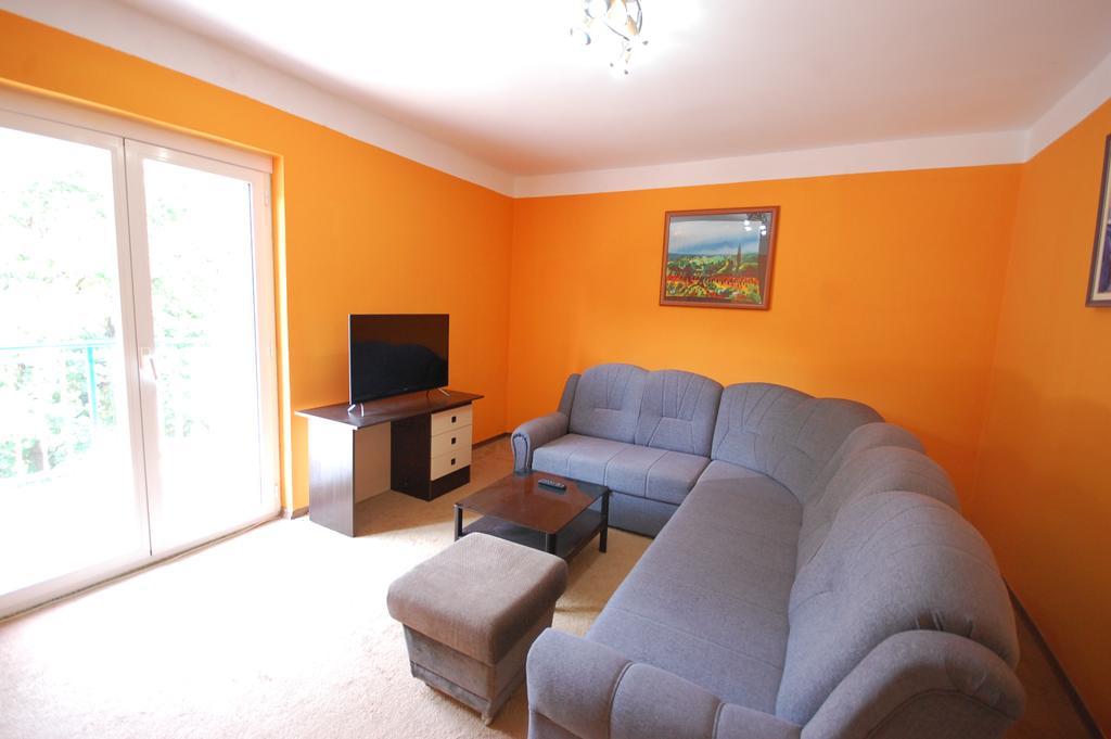 Apartment Mladan By El-Pi Tours Njivice Eksteriør billede