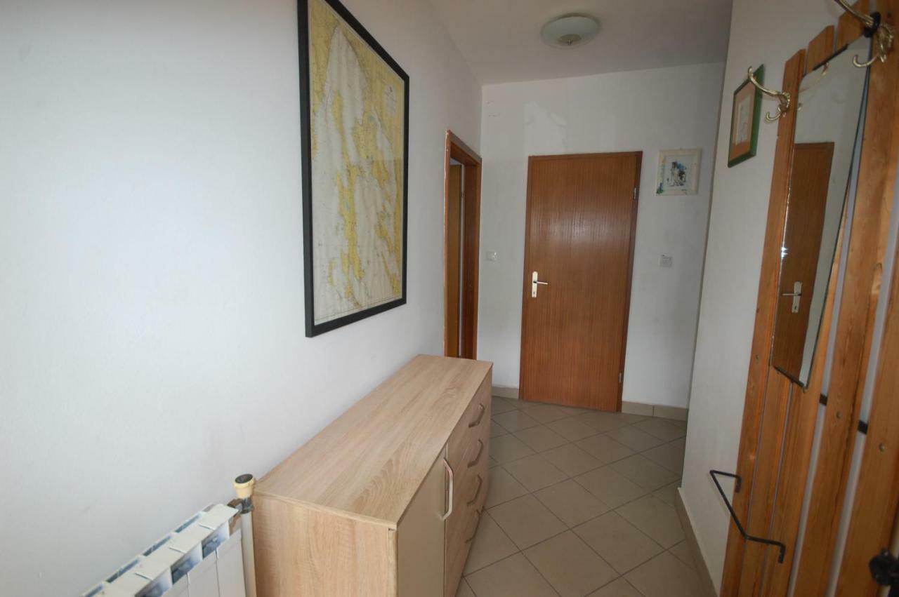 Apartment Mladan By El-Pi Tours Njivice Eksteriør billede