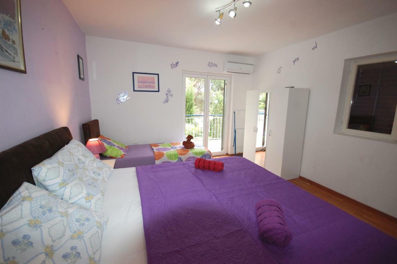 Apartment Mladan By El-Pi Tours Njivice Eksteriør billede